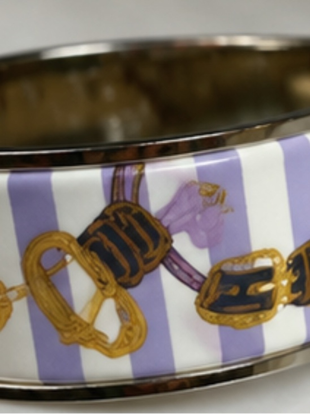 Hermès Lavender and White Clic Clac H Enamel Bracelet with Gold Accents - Picture 4 of 5